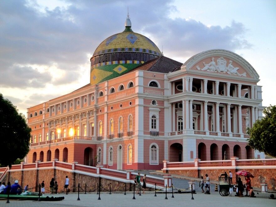 Façade du Teatro Amazonas à Manaus